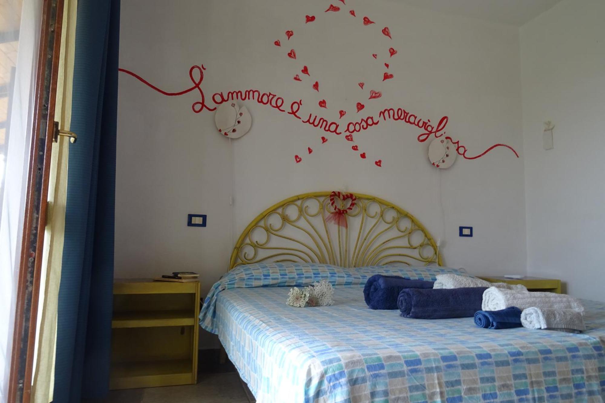 B&B Casa Per Ferie Villaggiocarovana Кастиадас Экстерьер фото