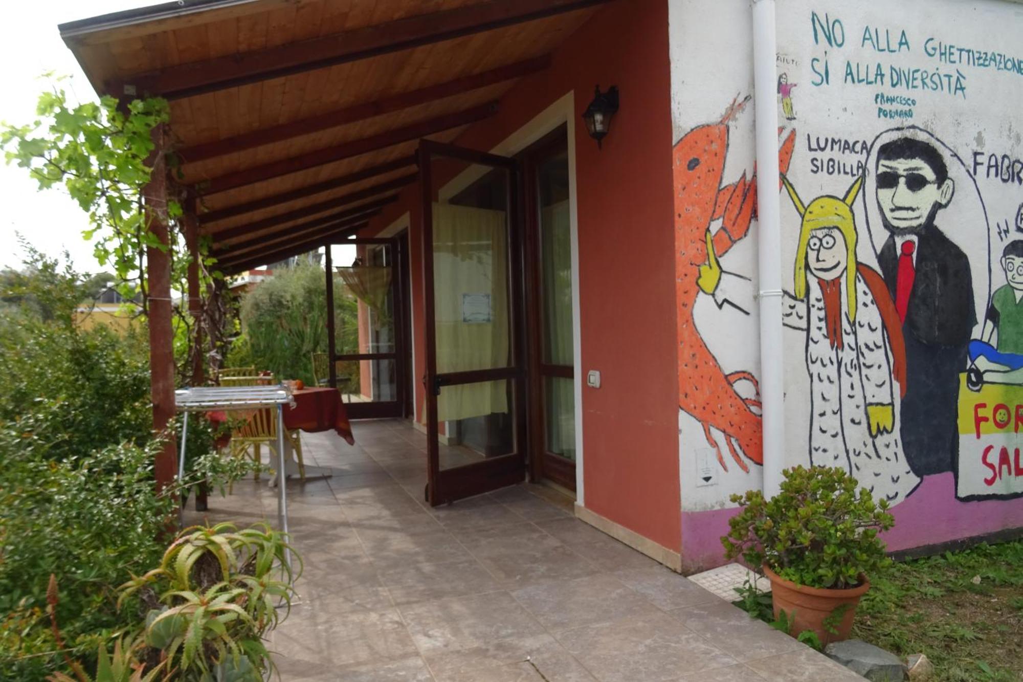 B&B Casa Per Ferie Villaggiocarovana Кастиадас Экстерьер фото